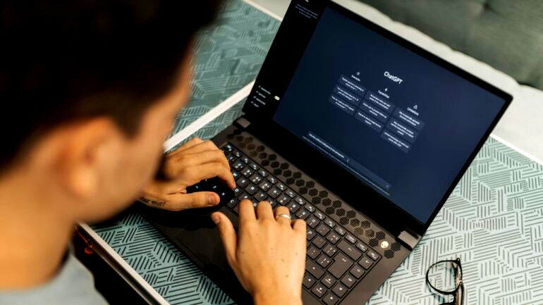 AI-written articles surpass human output online for the 1st time, study finds